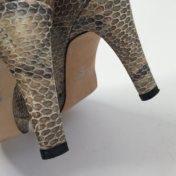 Stuart Weitzman tan/gray croc embossed peep toe heels - Picture 6 of 7